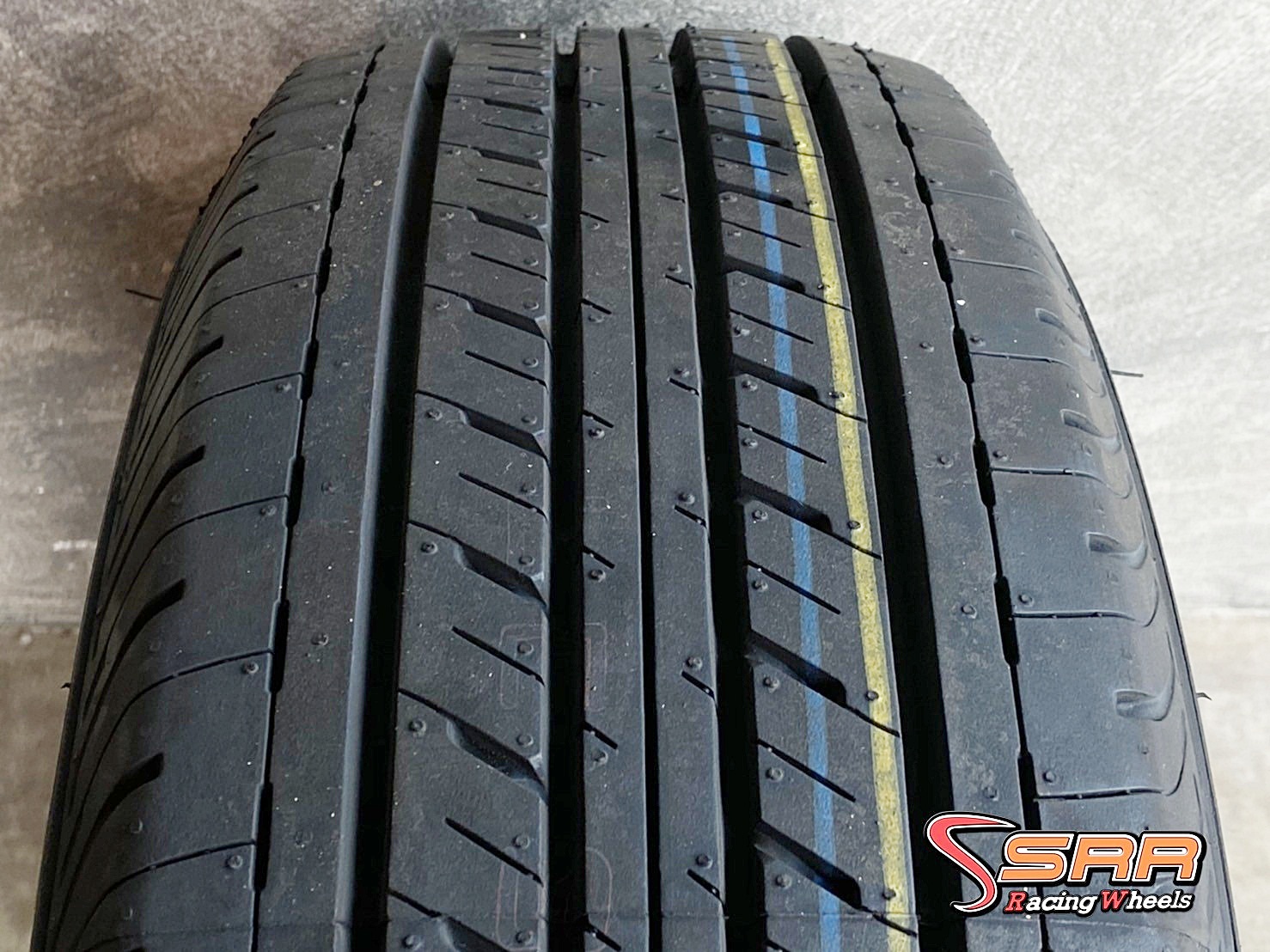 BRIDGESTONE DURAVIS R611 215/70R15 ยางใหม่ ลดราคาพิเศษ