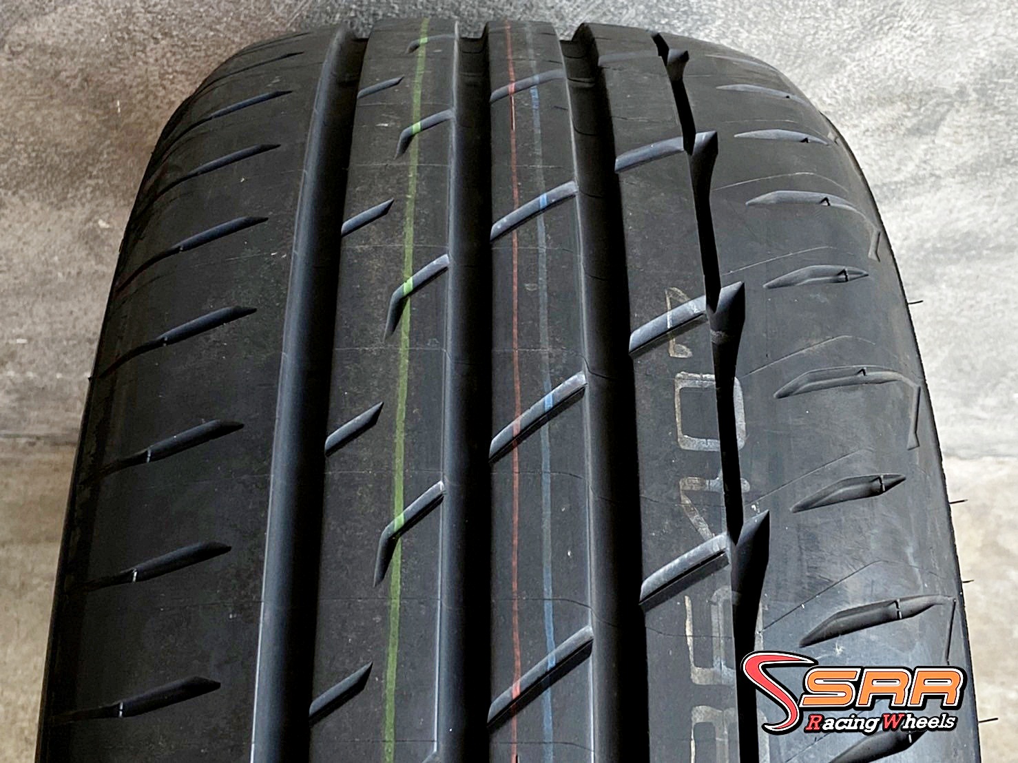 BRIDGESTONE RE004 235/45R18 ยางเข้าใหม่ ราคาพิเศษ