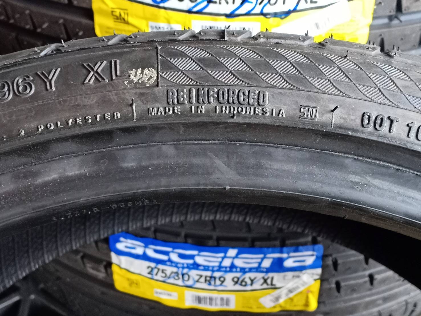 ACCELERA PHI-2 275/30ZR19 ยางปี20 ราคาพิเศษ เส้นละ 4,500 บาท