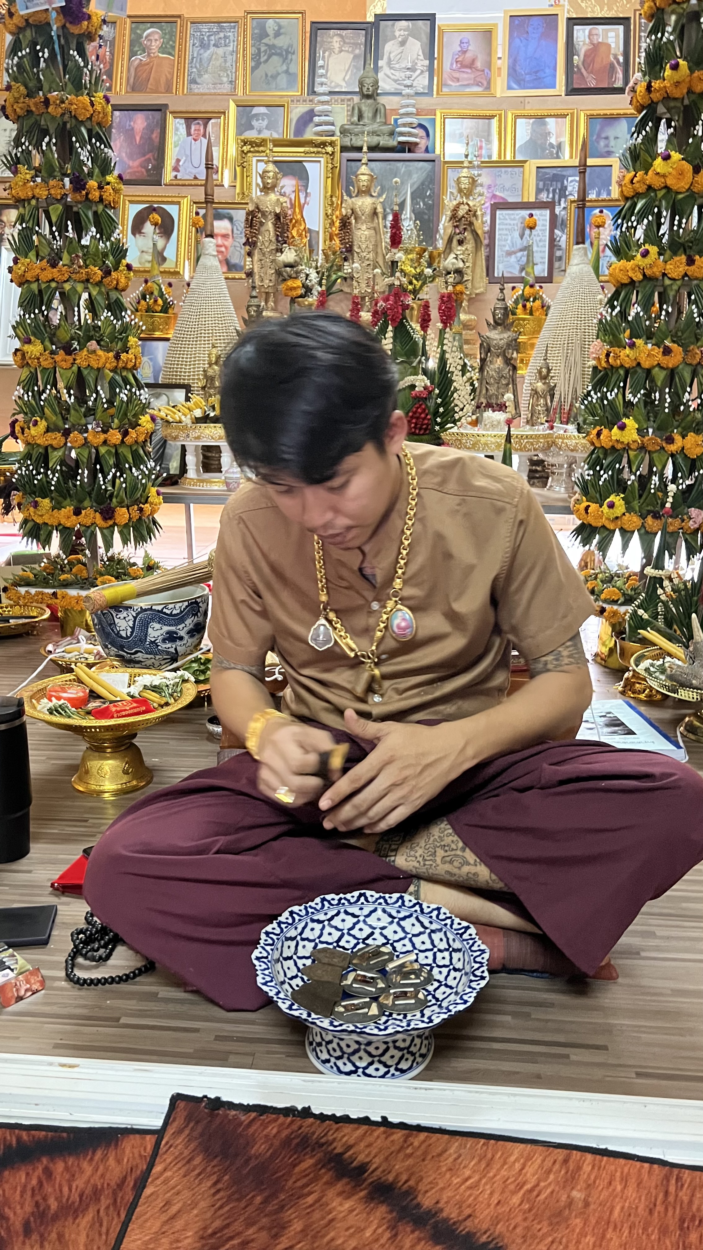ล็อคเก็ตขุนแผน อาจารย์ เวียง ขุนแผน รวมยันต์สายแห่พระเจ้า