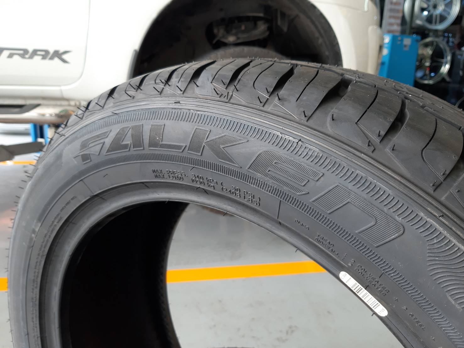 FALKEN S/TZ05 265/50R20 ลดราคาพิเศษ เส้นละ 4,500 บาท