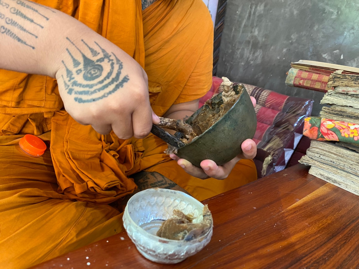 ⭕️ สีผึ้งพรายเศรษฐี พระอาจารย์บุณยกร ฐิตปุญโญ