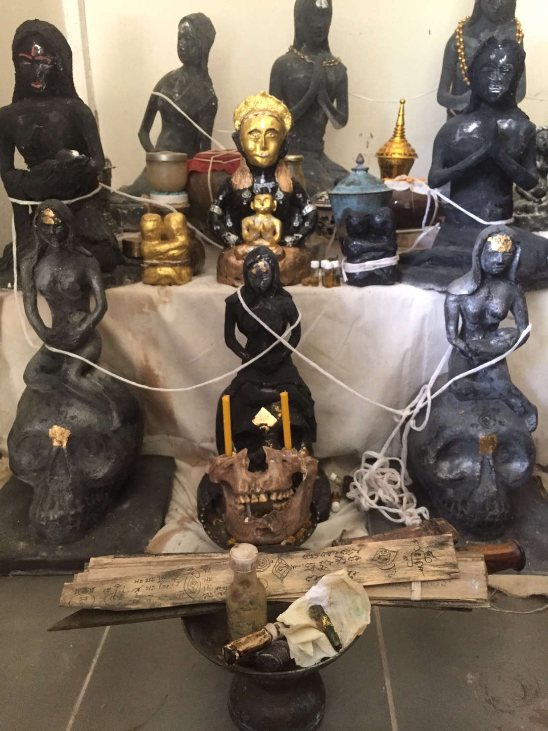 กระดูกนิ้วชี้ผีตายท้องกลมที่สุดของดีที่คนมีวิชาแสวงหา สั่งได้ดังใจชี้เป็นชี้ตาย