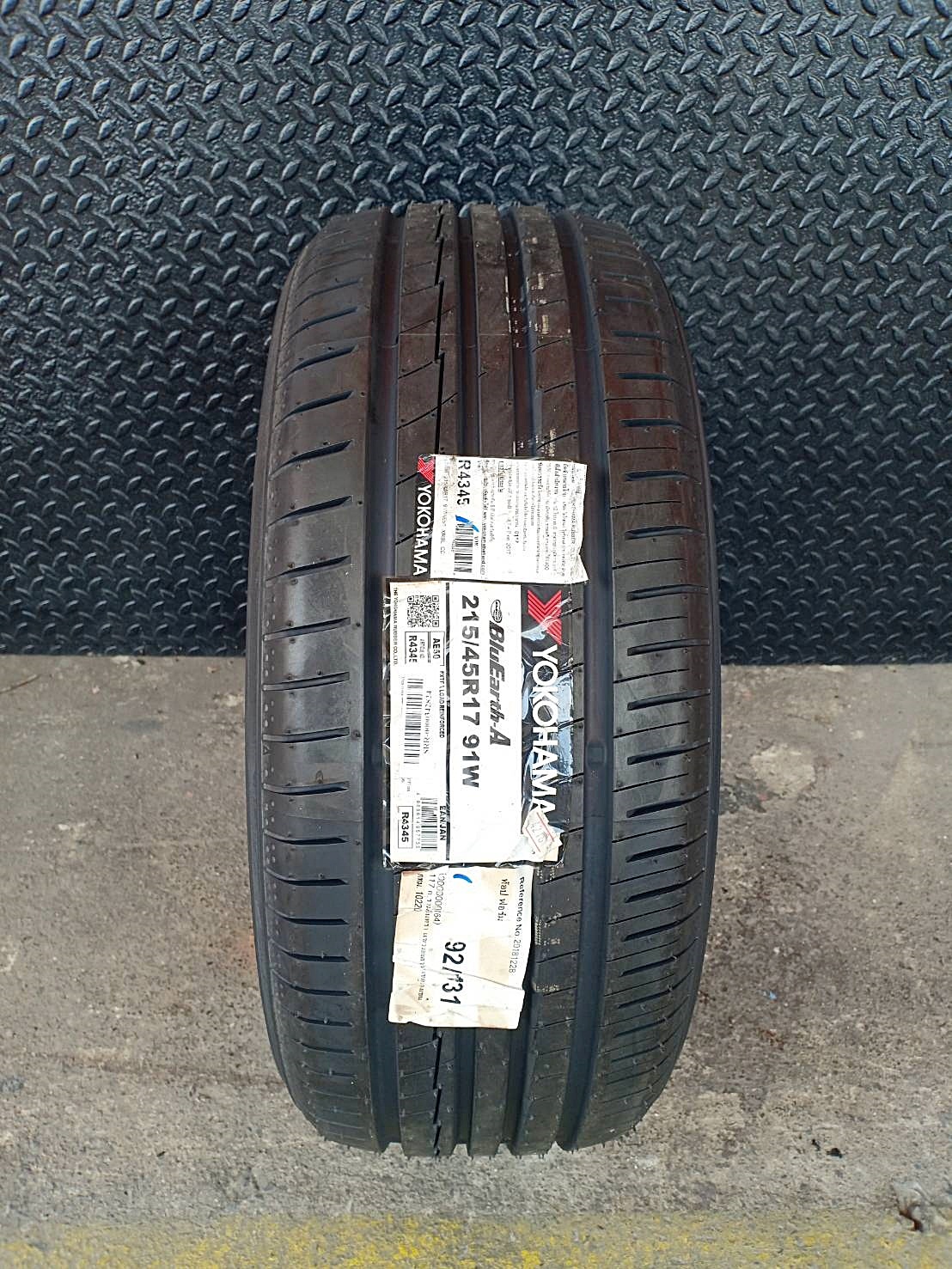 YOKOHAMA BluEarth-A AE-50 215/45R17 เส้นละ 2,950 บาท