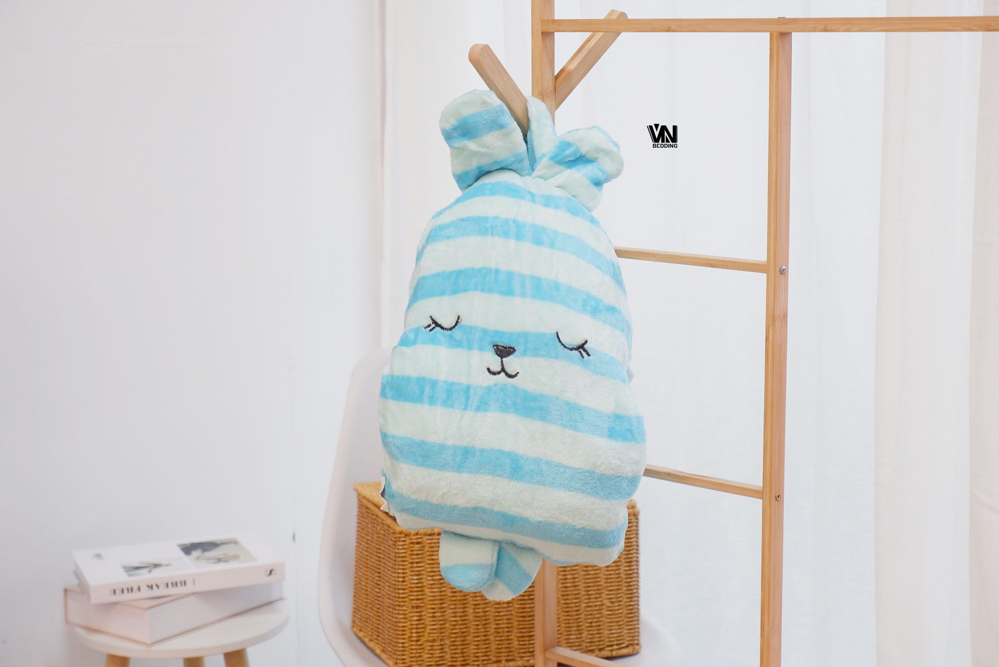 หมอนผ้าห่ม คราฟ Craftholic มีสายสะพาย ซุกมือได้ (10ตัวคละสี)