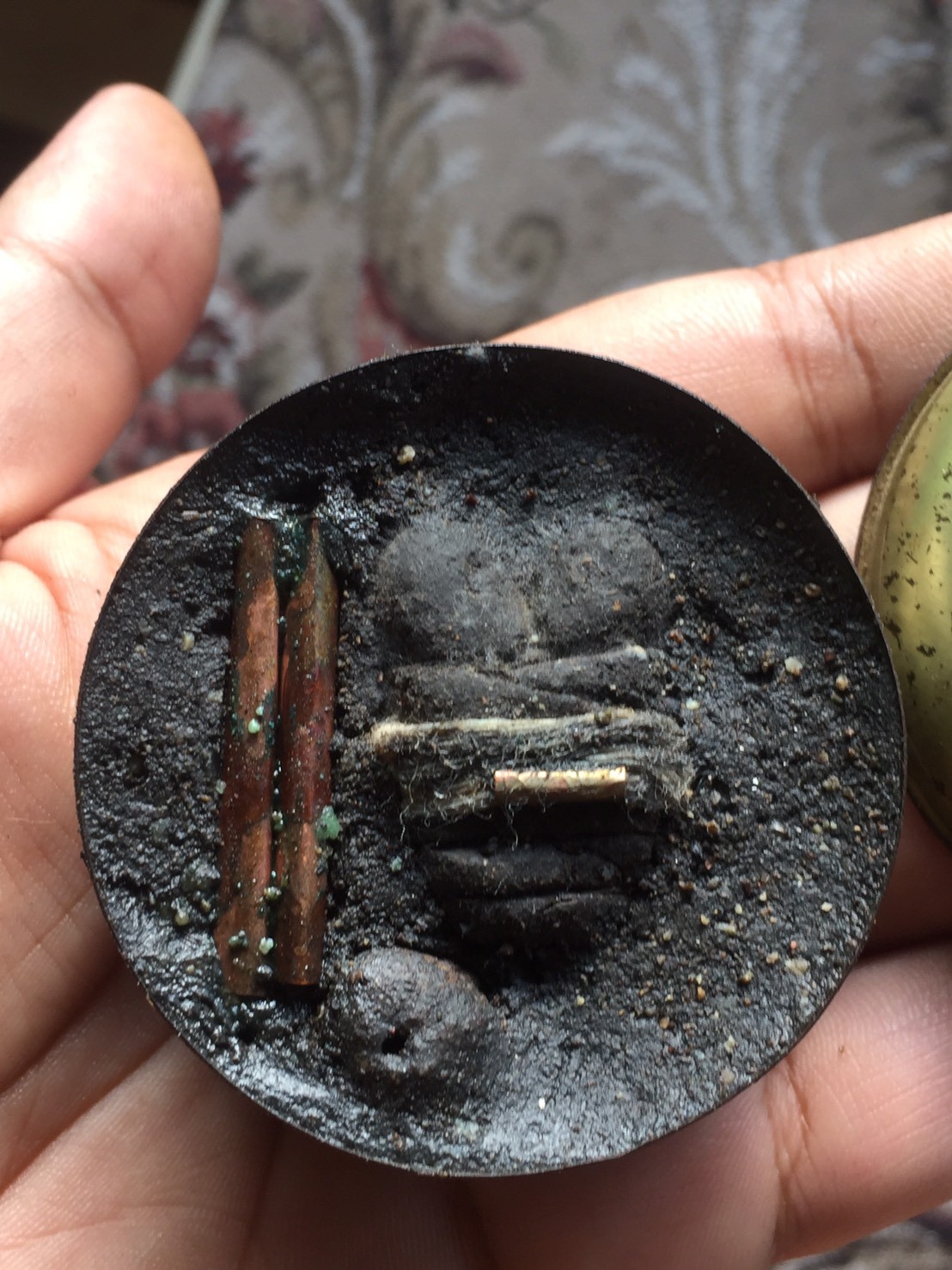 หัวเชื้อสีผึ้งพรายแม่น้ำฝน ตลับครู อาจารย์เปล่งบุญยืน