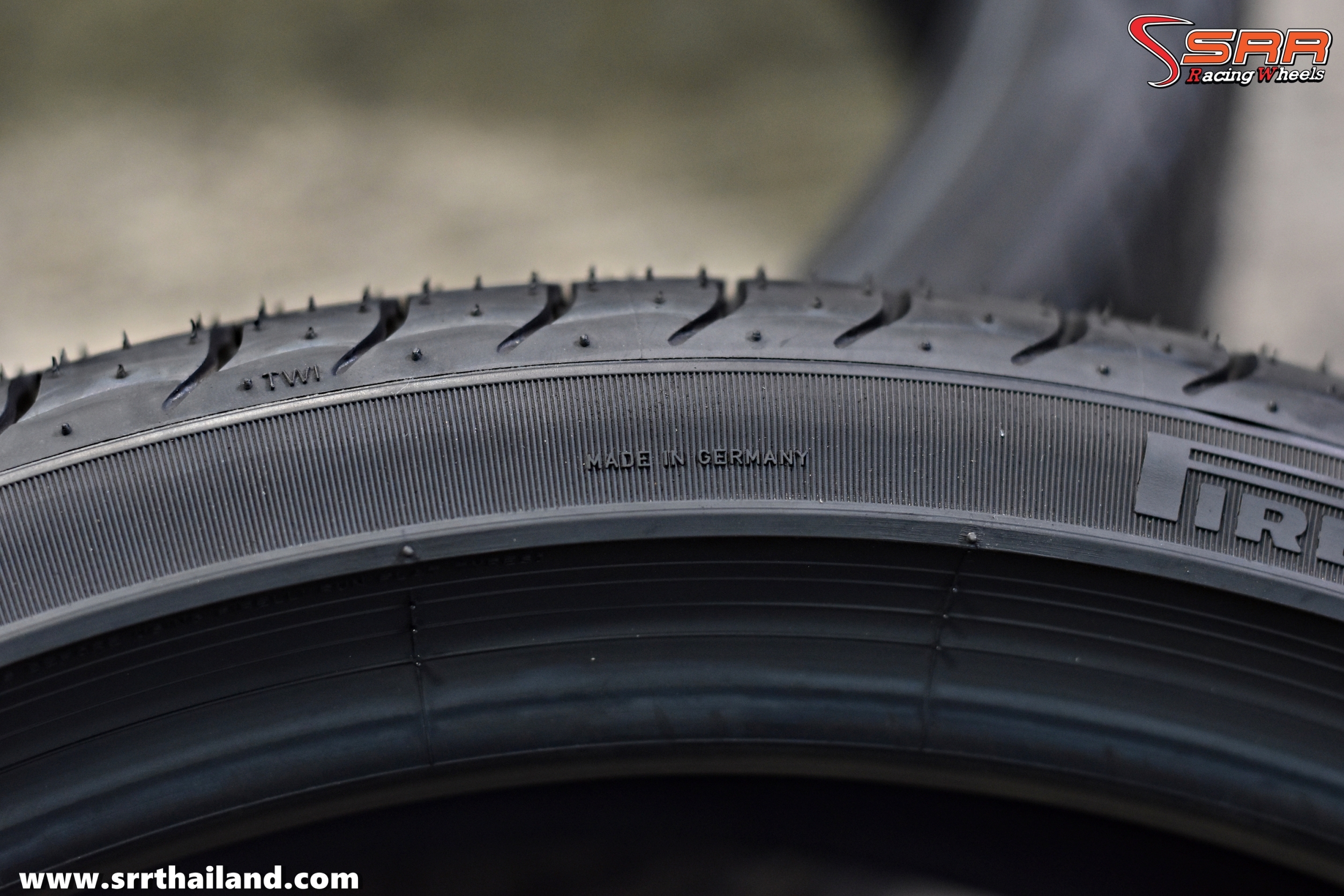 PIRELLI P ZERO R-F RUNFLAT 245/30R19 ยางรันแฟลท ลดราคาพิเศษ