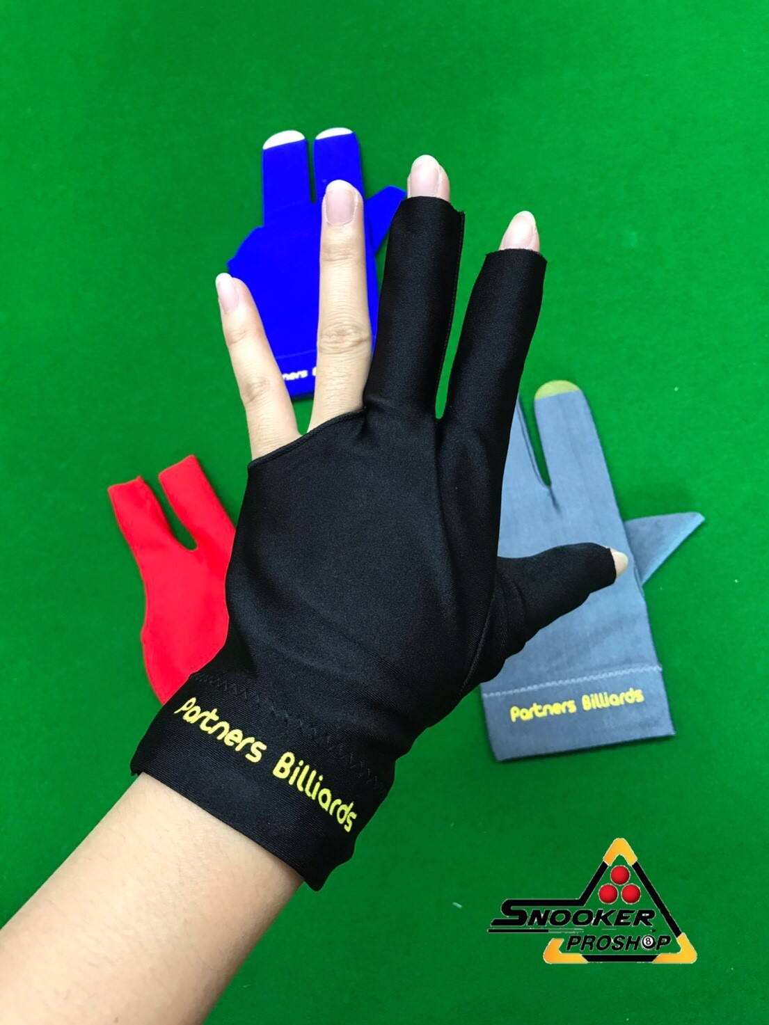 ถุงมือใส่เล่นสนุ๊กเกอร์ ข้างซ้าย