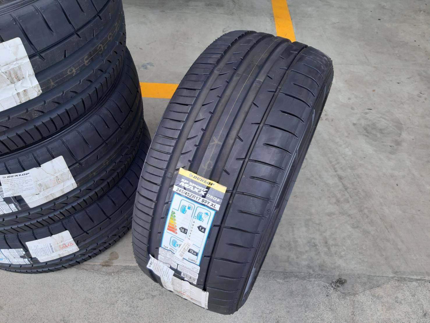 DUNLOP SP SPORT MAXX 050+ 245/45ZR17 ยางปี19 ลดราคาพิเศษ