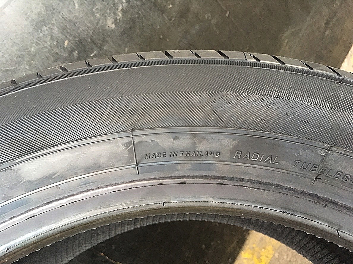 YOKOHAMA BlueEarth E70 215/55R17 ยางใหม่ปี19 ราคาพิเศษ