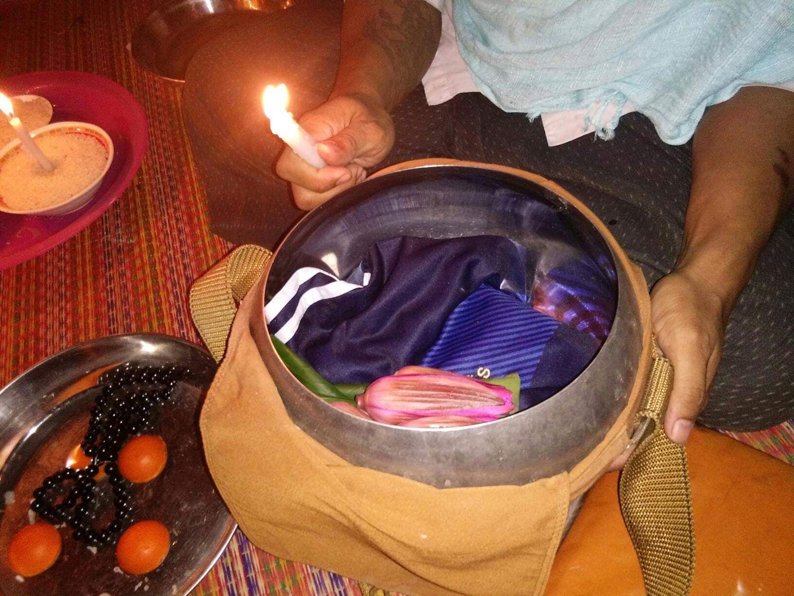 ฝาบาตรสะกดรัก อาจารย์เขมร