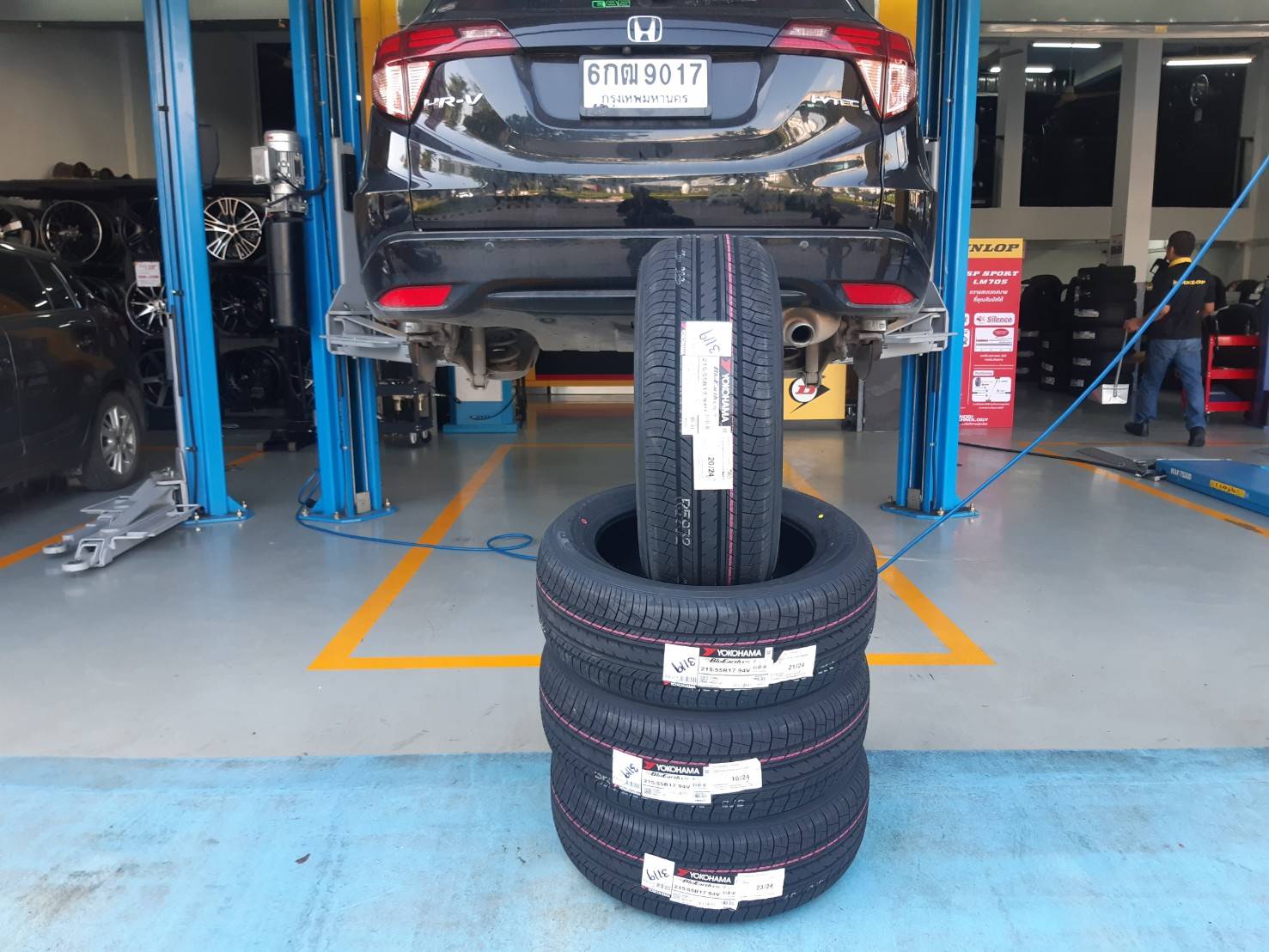 YOKOHAMA BlueEarth E70 215/55R17 ยางใหม่ปี19 ราคาพิเศษ