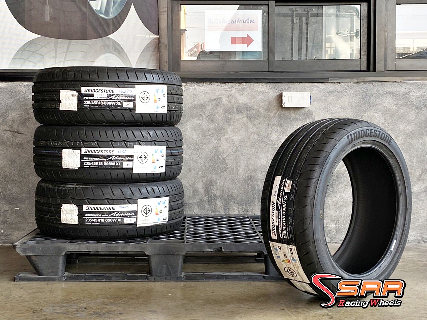 BRIDGESTONE RE004 235/45R18 ยางเข้าใหม่ ราคาพิเศษ