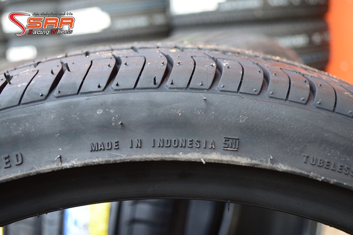 ACCELERA PHI-R 245/35ZR20