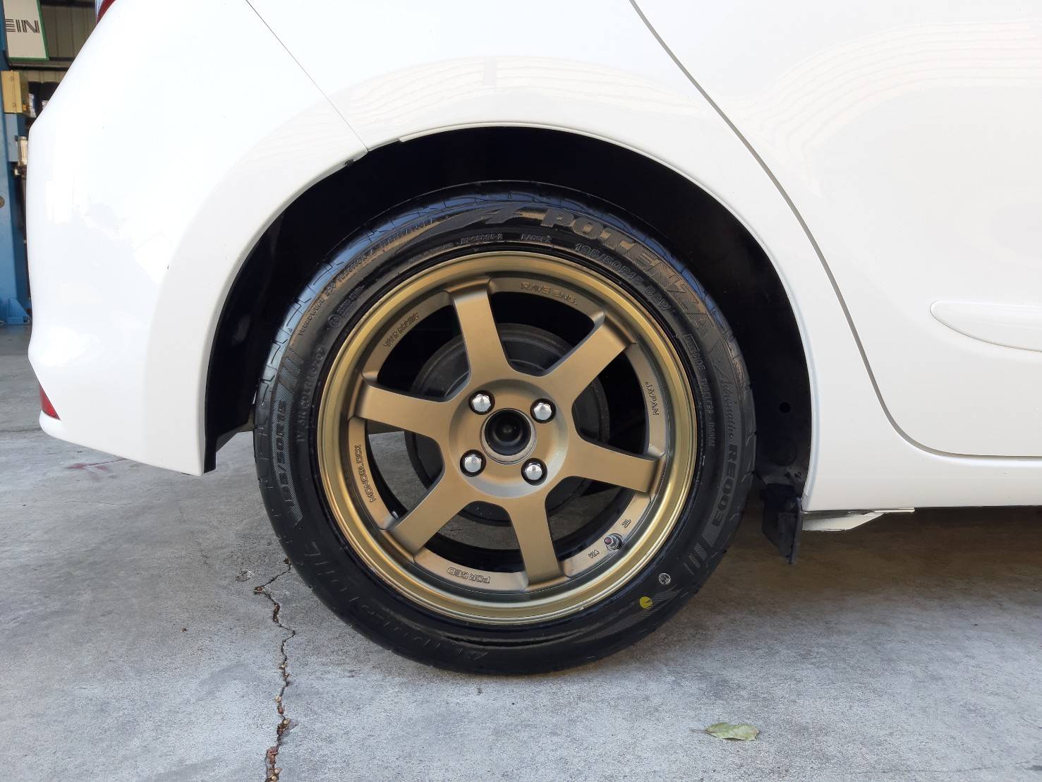 Bridgestone Potenza Adrenalin RE003 195/50R15 ยางใหม่ปี20 ราคาพิเศษ