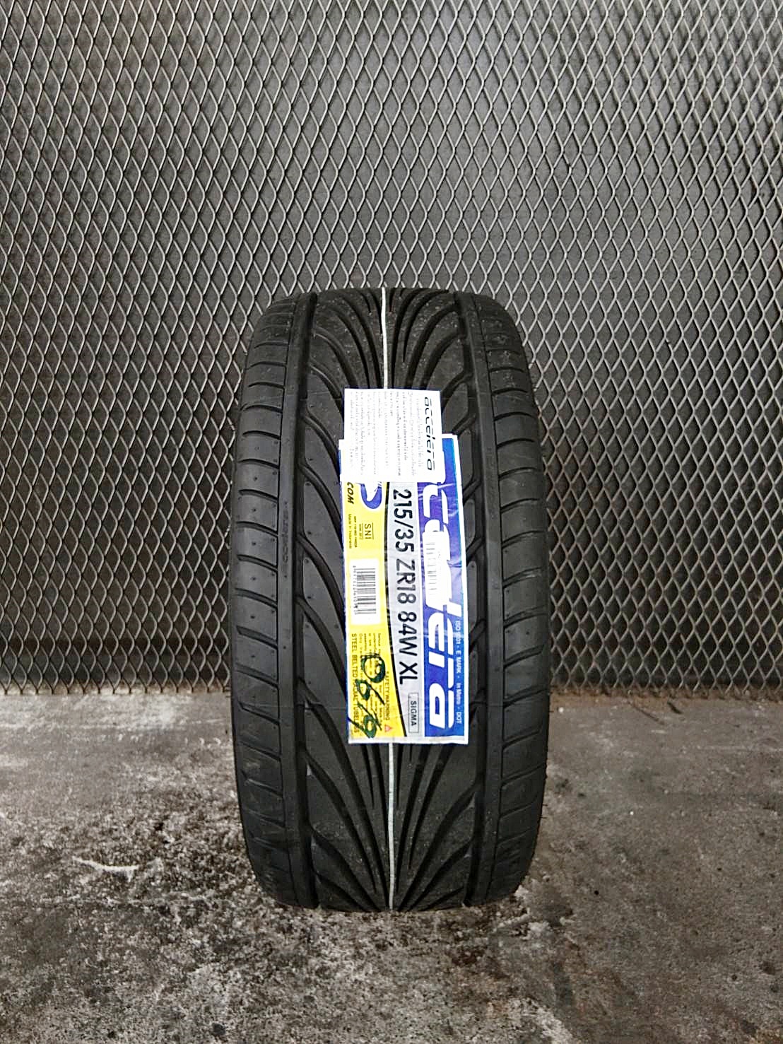 ACCELERA SIGMA 215/35ZR18 ปี19 ราคาเส้นละ 2,900 บาท
