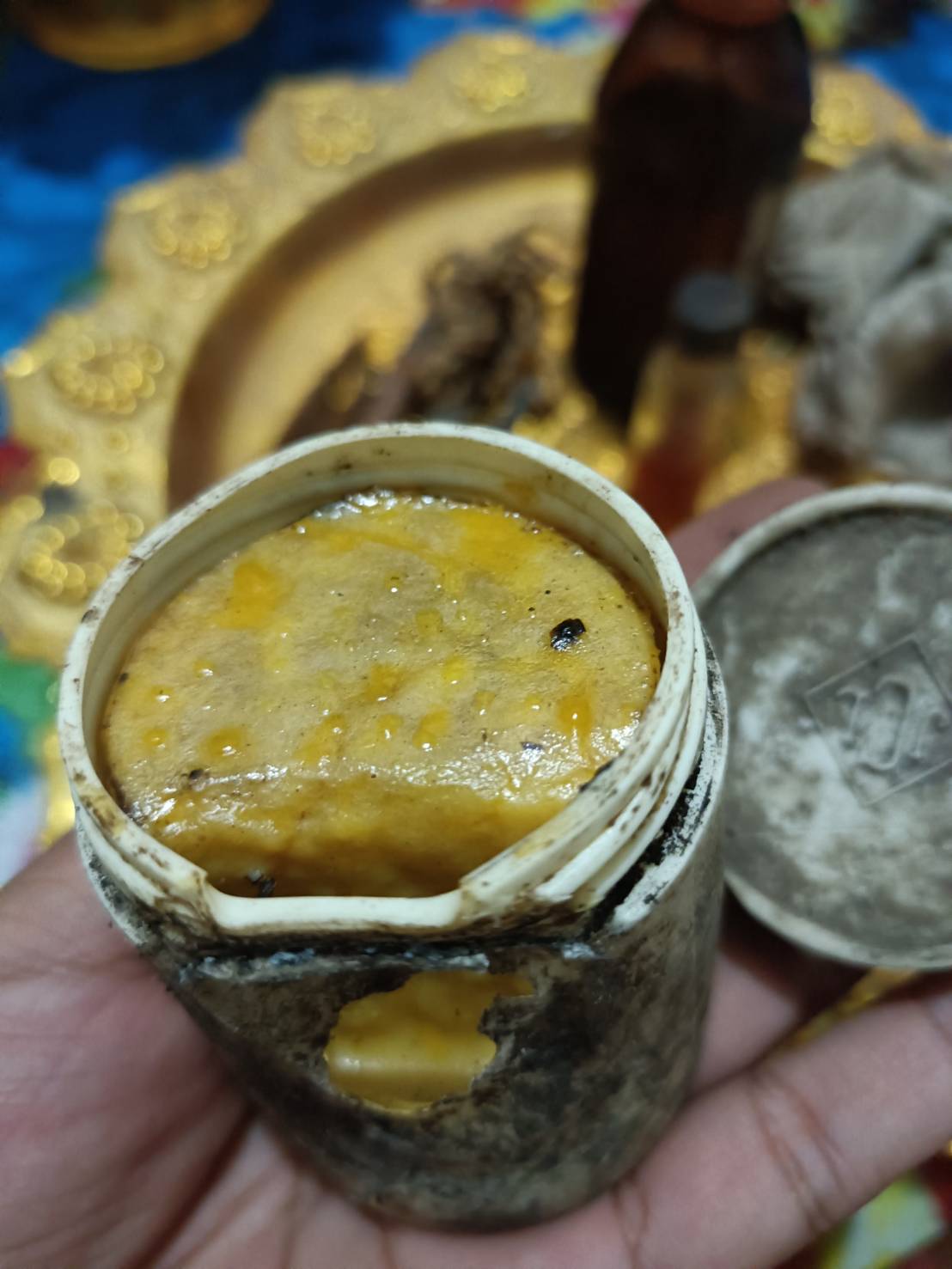 ⭕️ สีผึ้งมหาเสน่ห์ผสมน้ำมันพรายยุคต้น พบในย่าม หลวงปู่ชื่น วัดตาอี