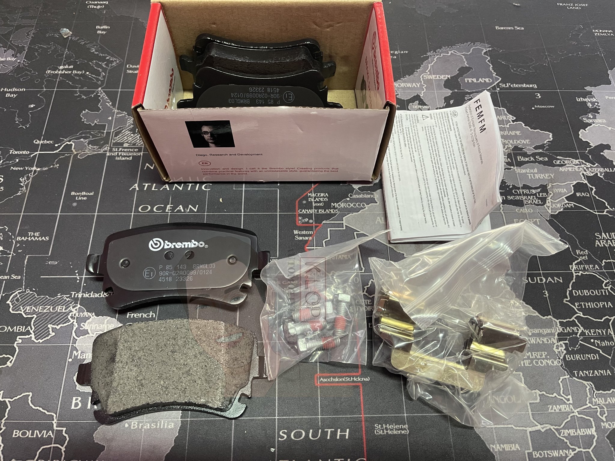 P85 143B ผ้าเบรก-หน้า-แท้(BREMBO รุ่น Black) BENTLEY CONTINENTAL (4.0 6.0)