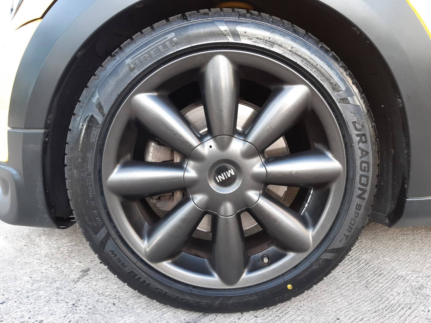 PIRELLI DRAGON SPORT 225/45R18 ลดราคาพิเศษ เส้นละ 2,500 บาท