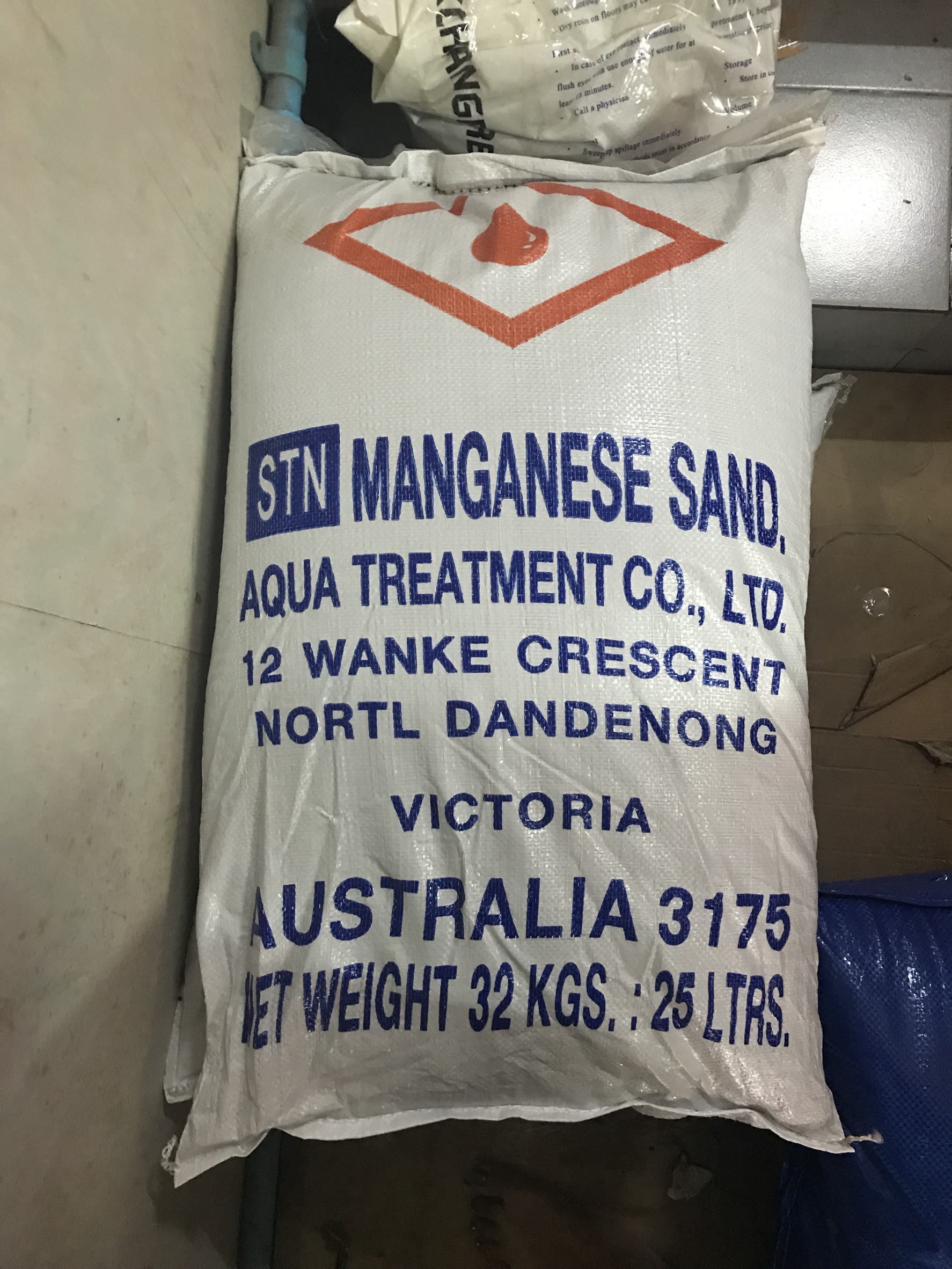 สารกรองแมงกานีส กรีน แซนด์ (Manganese Green Sand) ขนาดบรรจุ 25 ลิตร (32 กก.)