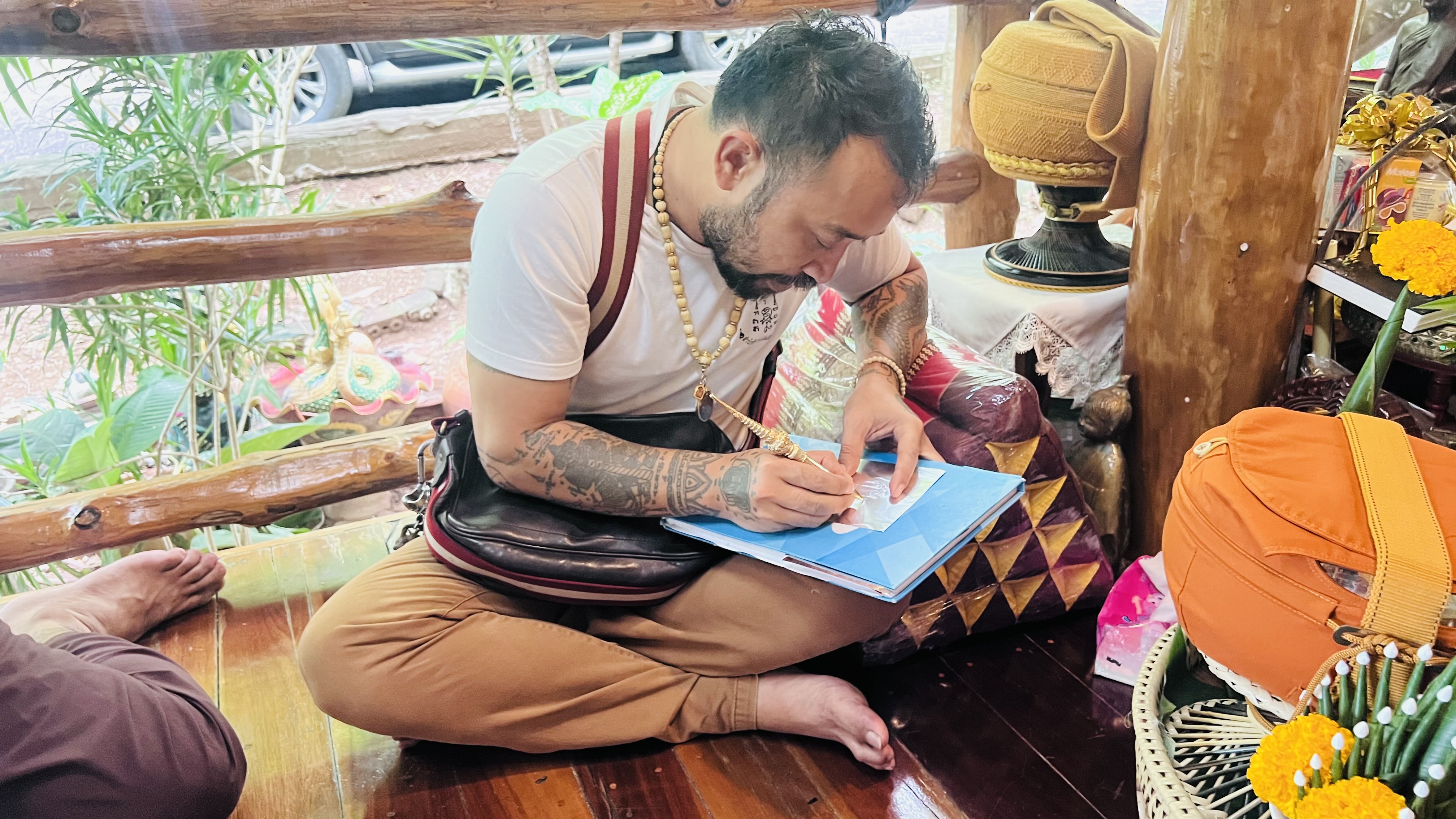 01/08/66 จารแผ่นยันต์สำหรับทำงั่ง อาจารย์เดี่ยว สำนักสักยันต์เข็มเสน่ห์บูรพา