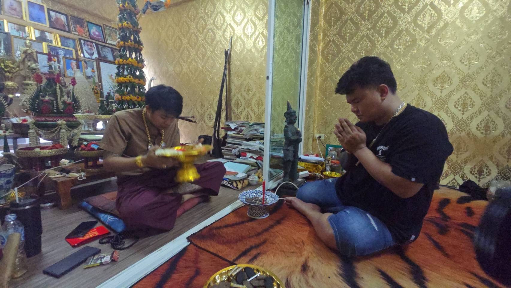 ล็อคเก็ตขุนแผน อาจารย์ เวียง ขุนแผน รวมยันต์สายแห่พระเจ้า