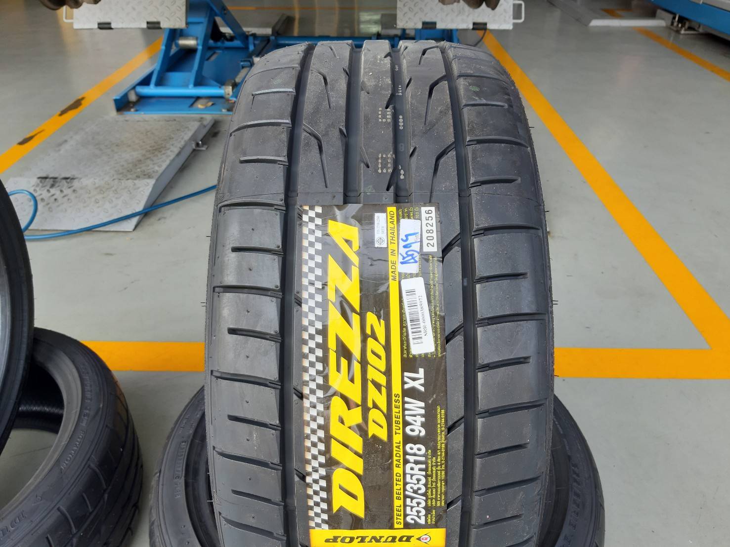 DUNLOP DZ102 255/35R18 ยางปี19 ลดราคาพิเศษ
