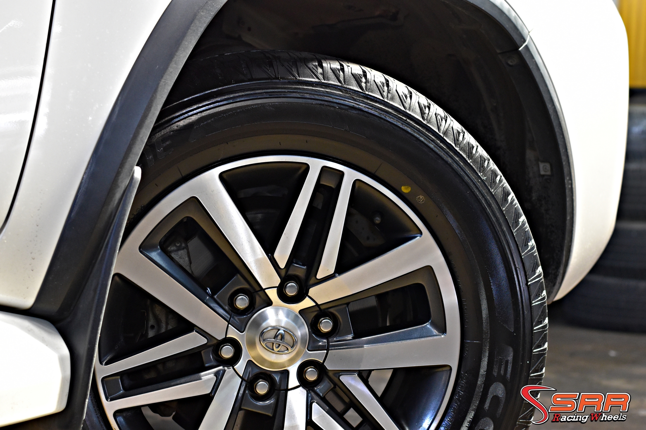 BRIDGESTONE ECOPIA EP850 265/60R18 ยางSUV ราคาพิเศษ