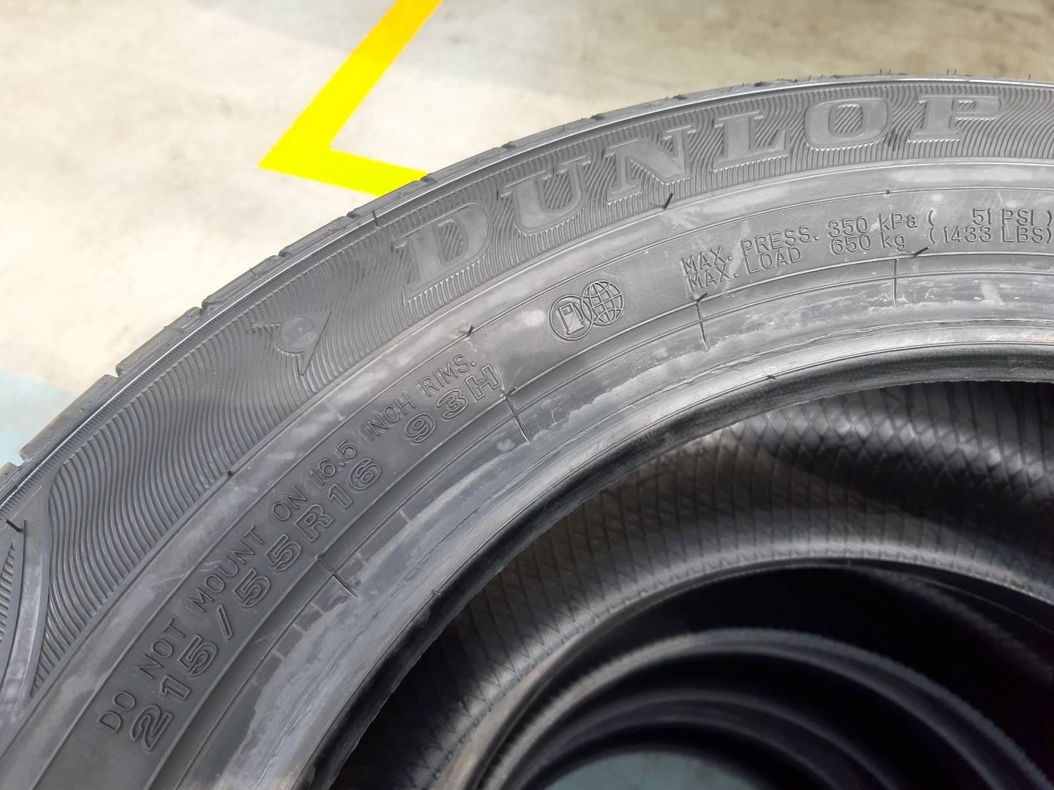 DUNLOP ENASAVE EC300 215/55R16 ยางปี20 ราคาพิเศษ