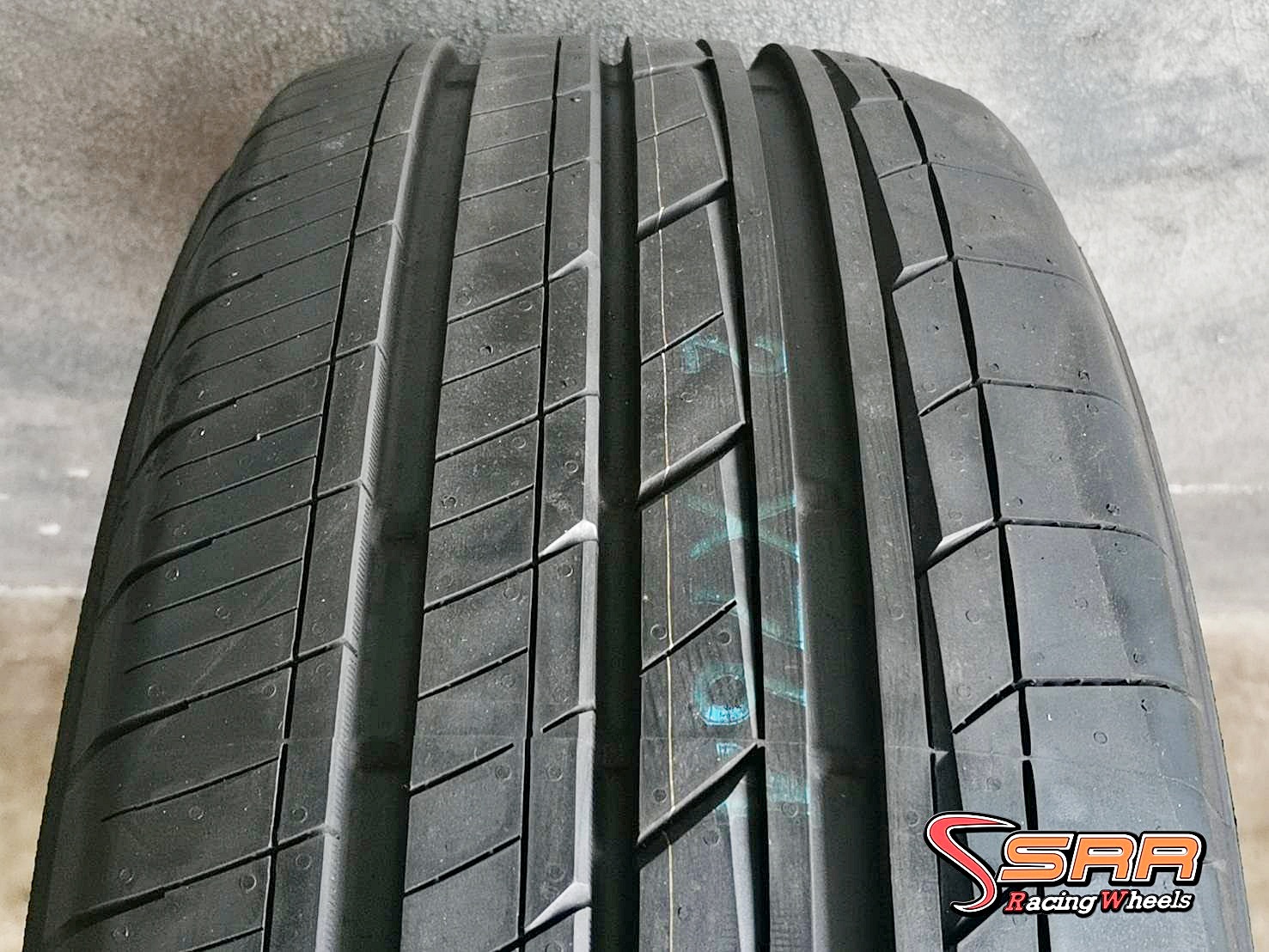 TOYO TRANPAHT LU2 225/60R17 ยางใหม่ปีเก่า ลดราคาพิเศษ