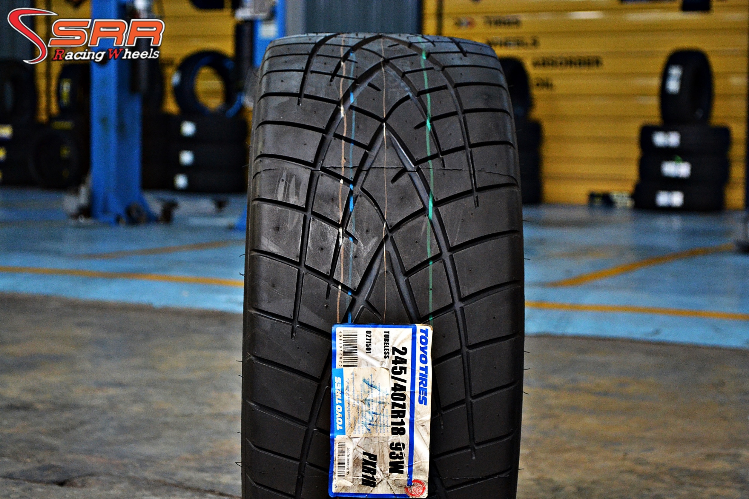 TOYO R1R 245/40ZR18
