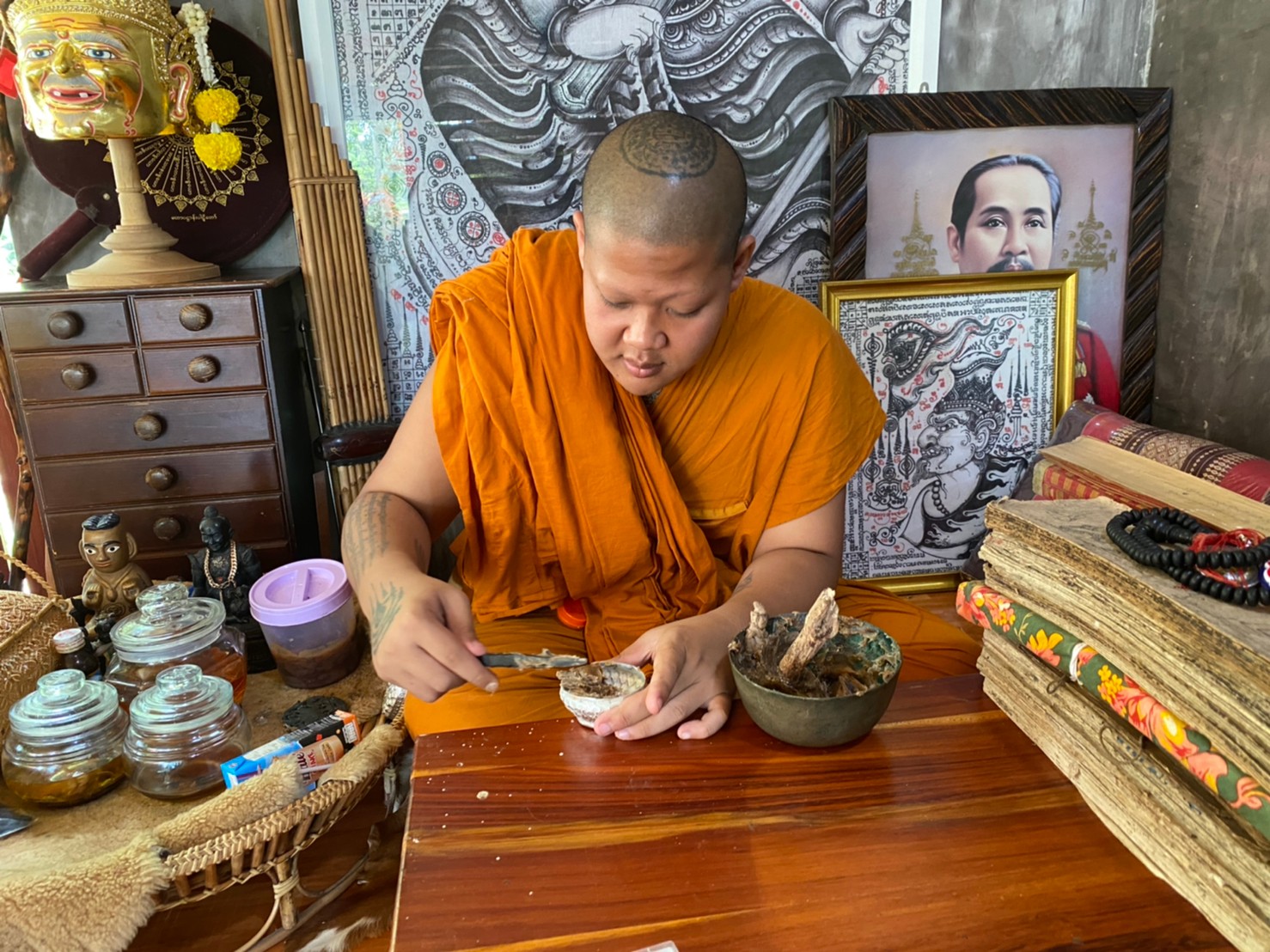 ⭕️ สีผึ้งพรายเศรษฐี พระอาจารย์บุณยกร ฐิตปุญโญ