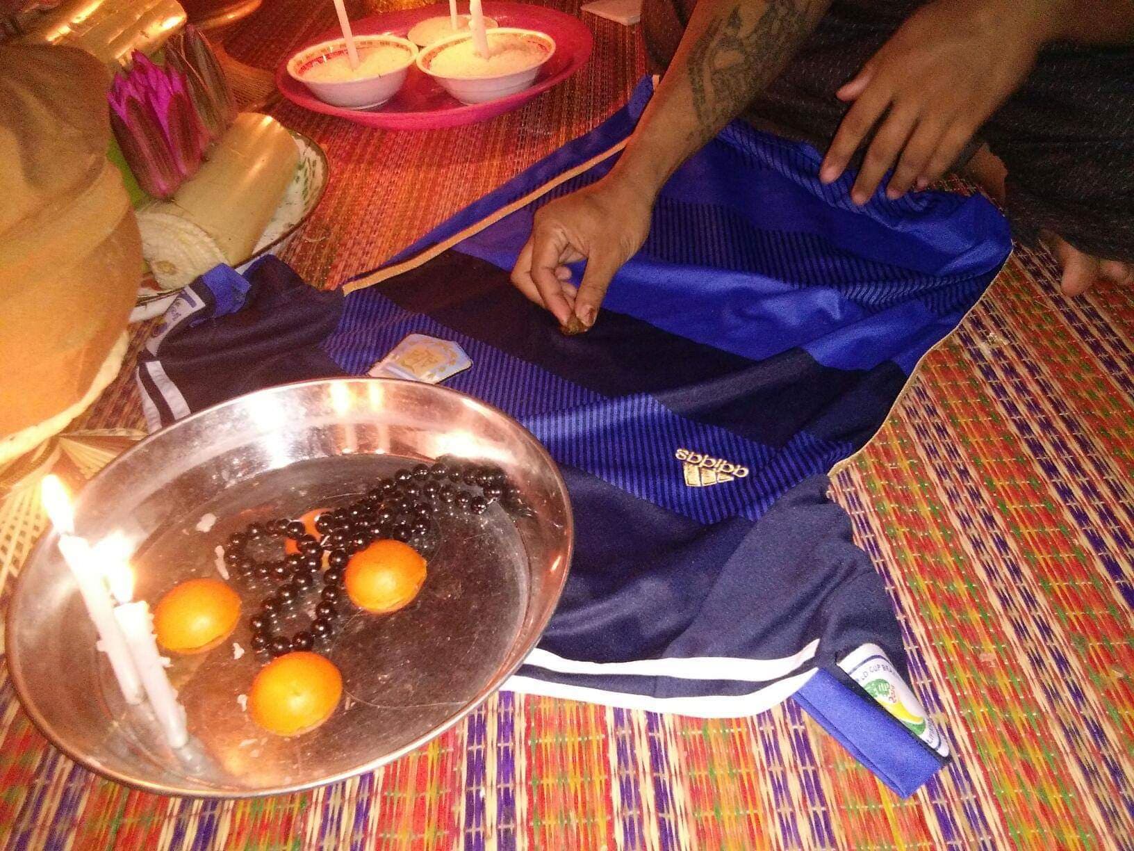 ฝาบาตรสะกดรัก อาจารย์เขมร