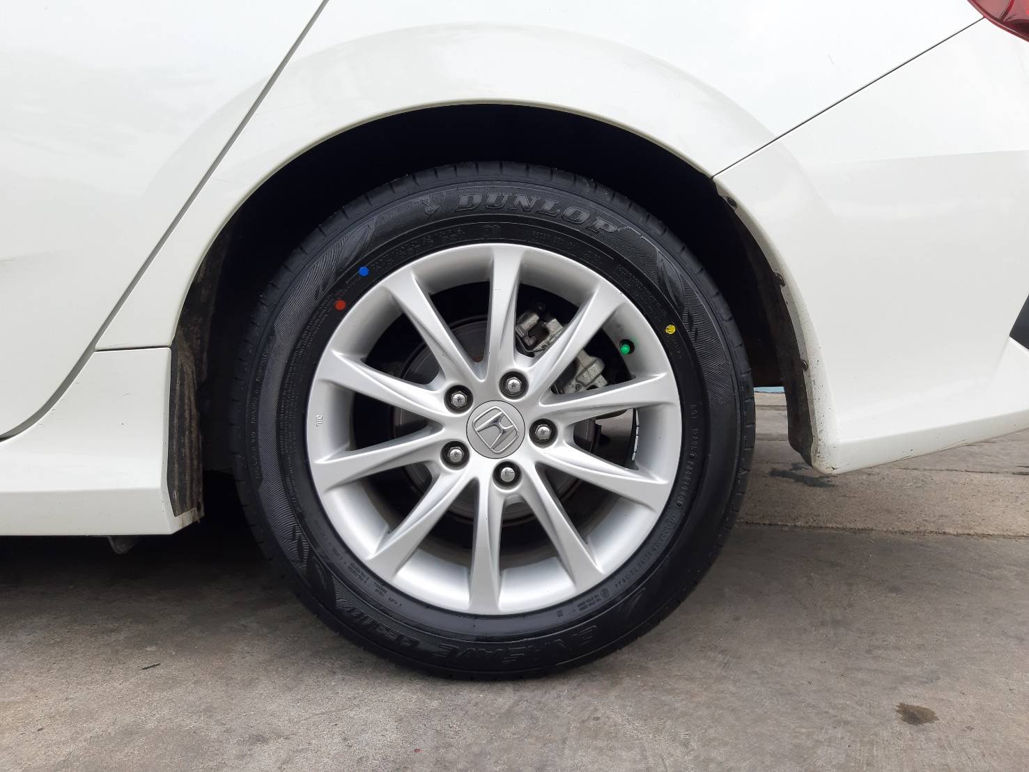 DUNLOP ENASAVE EC300 215/55R16 ยางปี20 ราคาพิเศษ