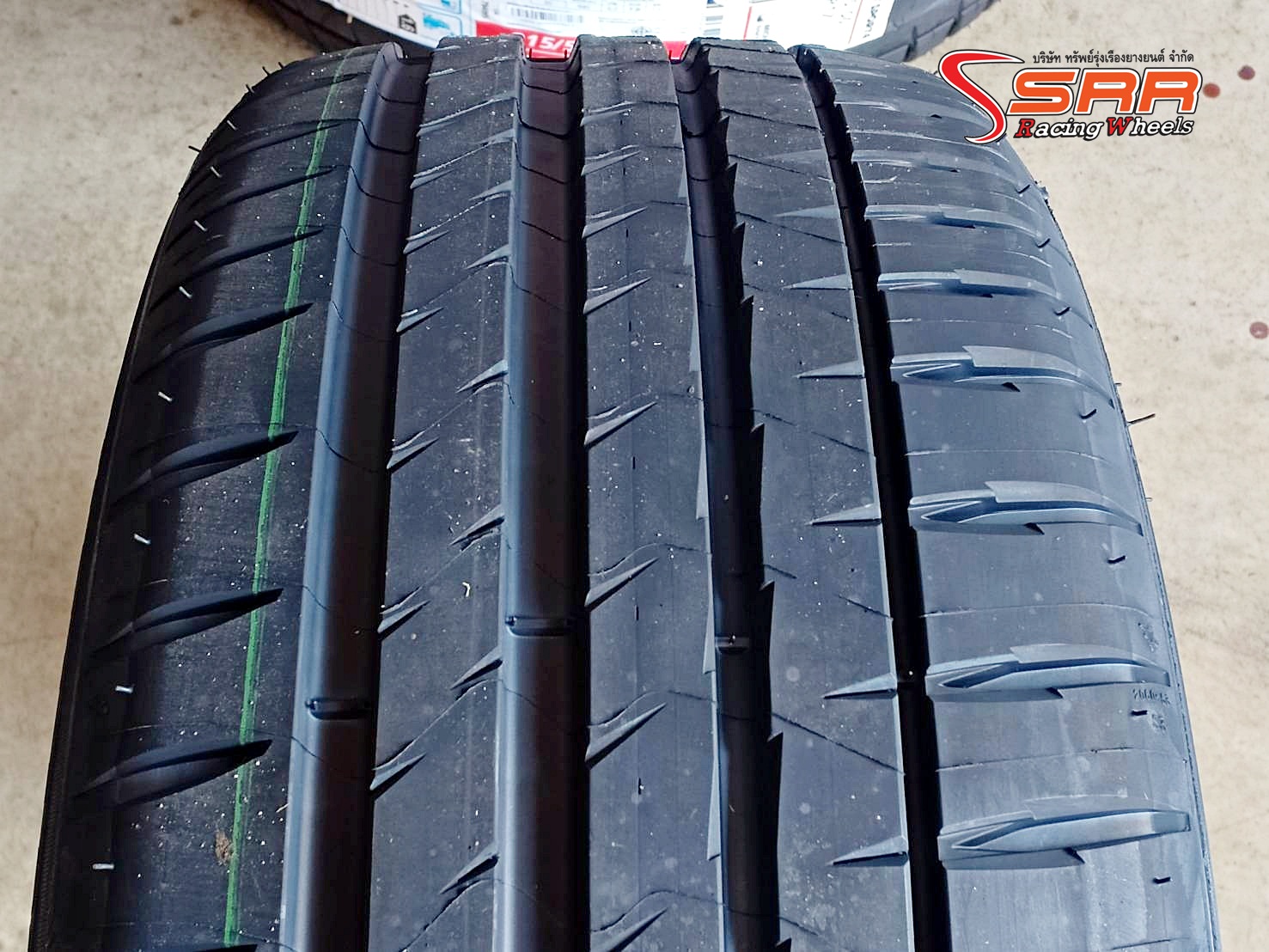 MICHELIN PILOT SPORT4 215/50ZR17 ยางใหม่ราคาพิเศษ