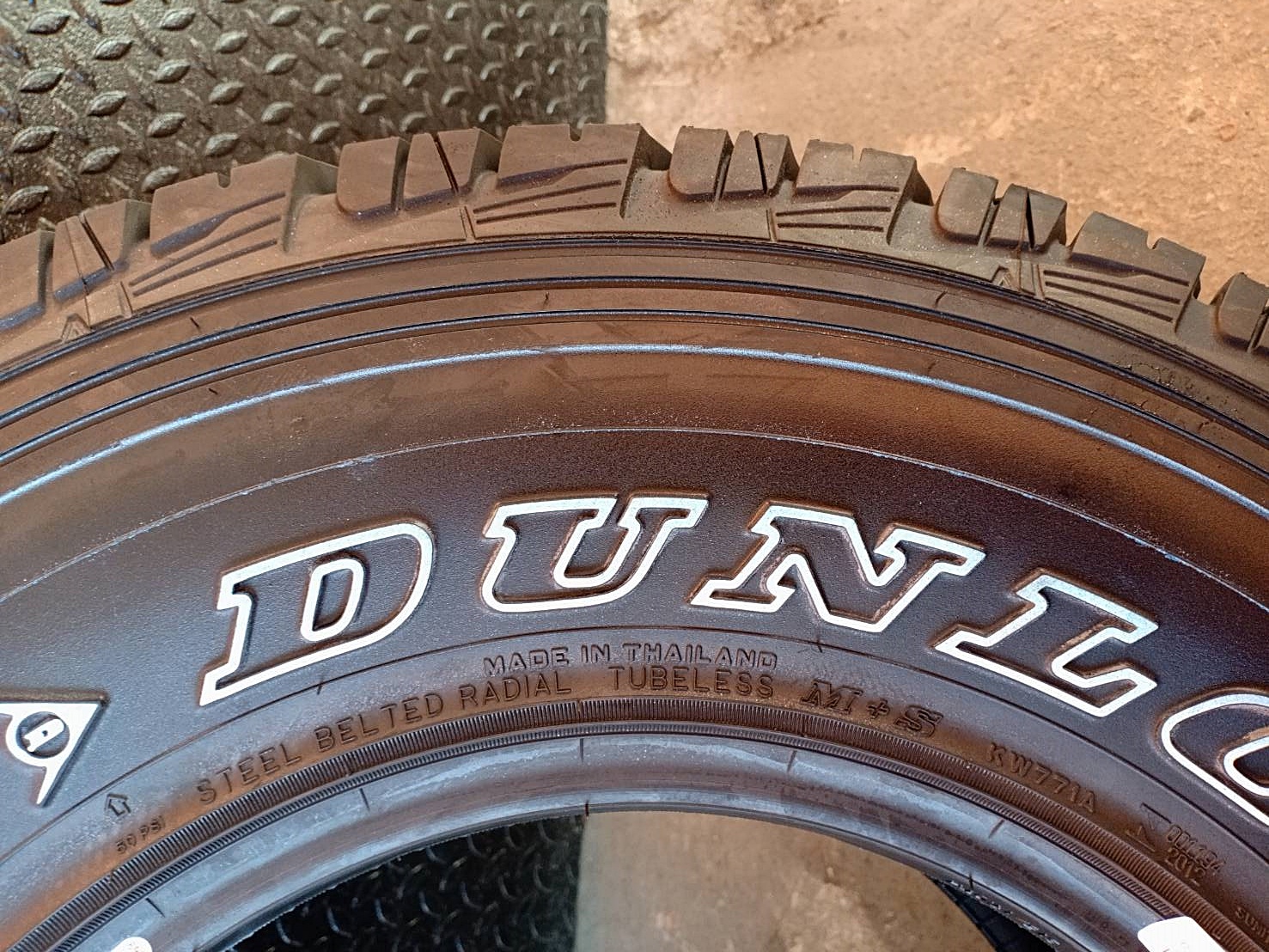 DUNLOP GRANDTREK AT3 30x9.5R15 ยางปี19 ลดราคาพิเศษ
