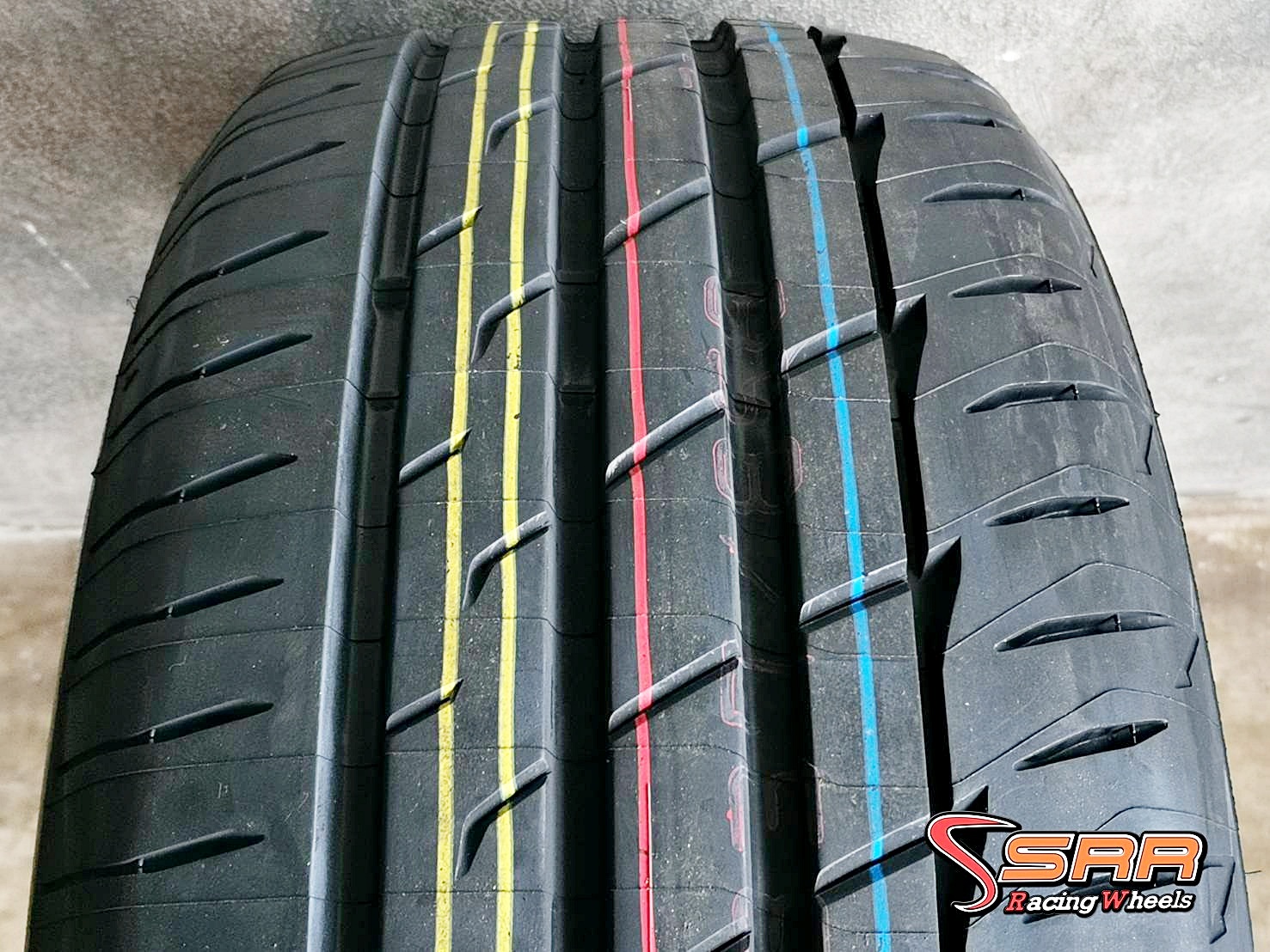 BRIDGESTONE RE004 215/50R17 ยางใหม่ปี2021 ราคาพิเศษ