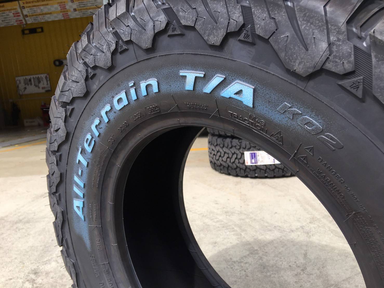 BFGoodrich All Terrain T/A KO2 265/70R16 ยางใหม่ปี20 ราคาพิเศษ