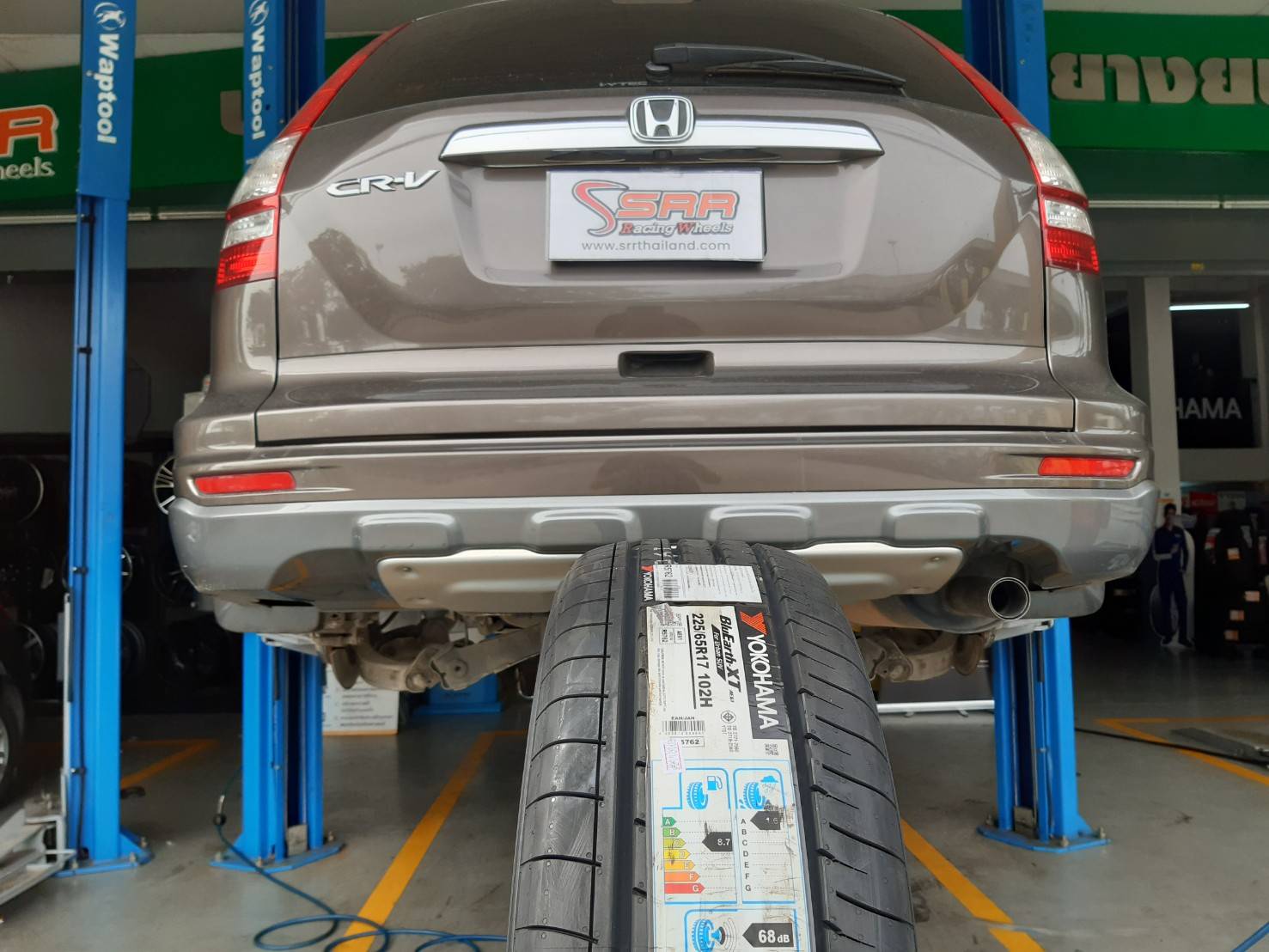 YOKOHAMA BluEarth-X AE61 225/65R17 ยางญี่ปุ่นปี20 ราคาพิเศษ