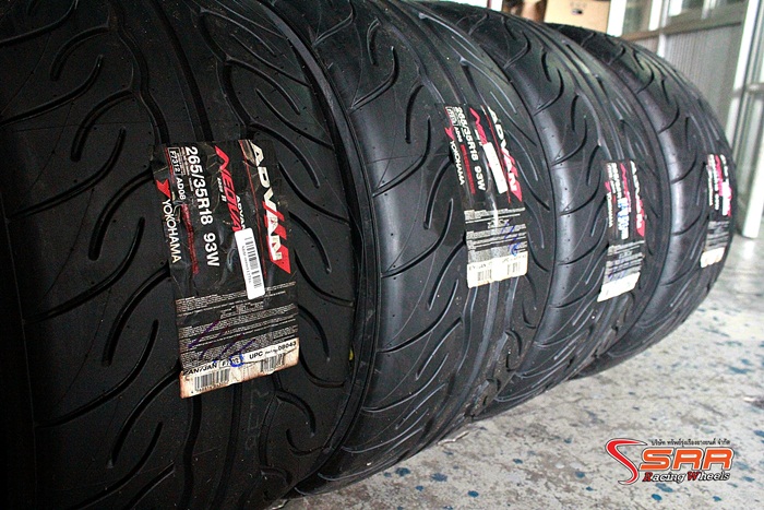YOKOHAMA AD08R 265/35R18