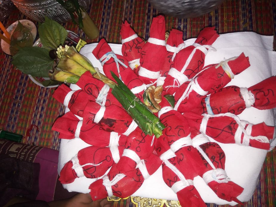 หุ่นเสน่ห์ยาแฝดเรียกคู่ อาจารย์เขมร