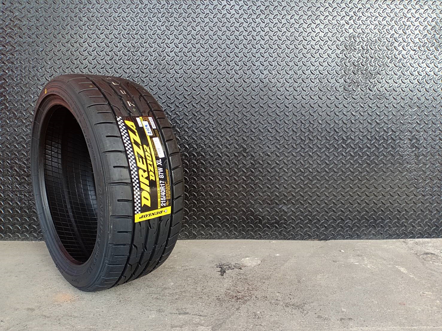 DUNLOP DZ102 215/40R17 ยางปี19 ราคาเส้นละ 3,250 บาท