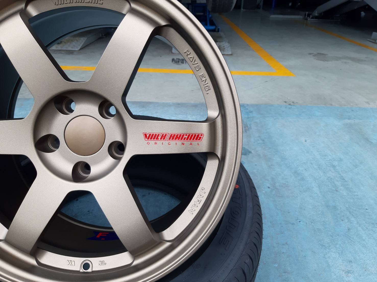 TE37 TMF-025 TK-37 FF ขอบ18 5x114.3 สีน้ำตาลหยอดแดง