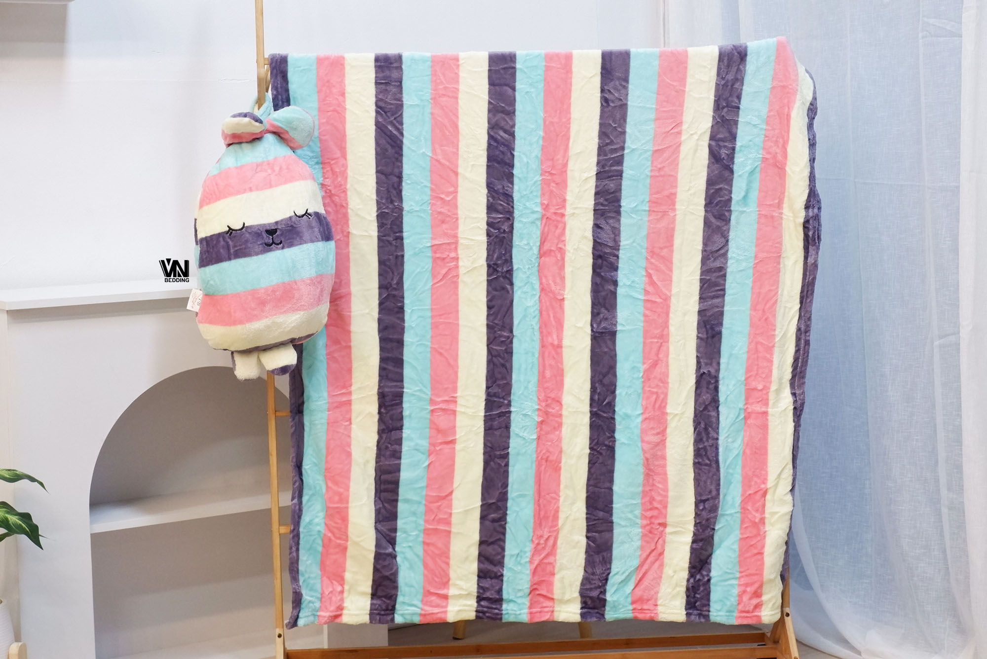 หมอนผ้าห่ม คราฟ Craftholic มีสายสะพาย ซุกมือได้ (10ตัวคละสี)