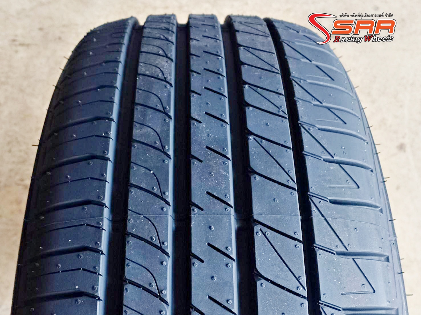 DUNLOP LM705 215/55R17 ยางปี20 ราคาพิเศษ