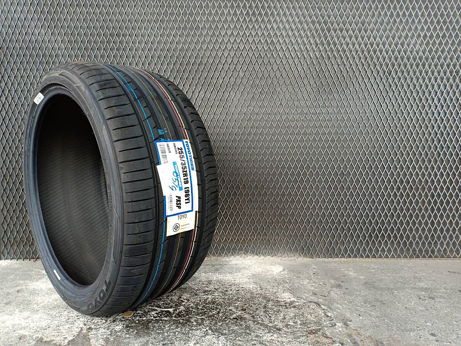 TOYO PROXES SPORT 255/35ZR19 ยางใหม่ปี20 ราคาพิเศษ