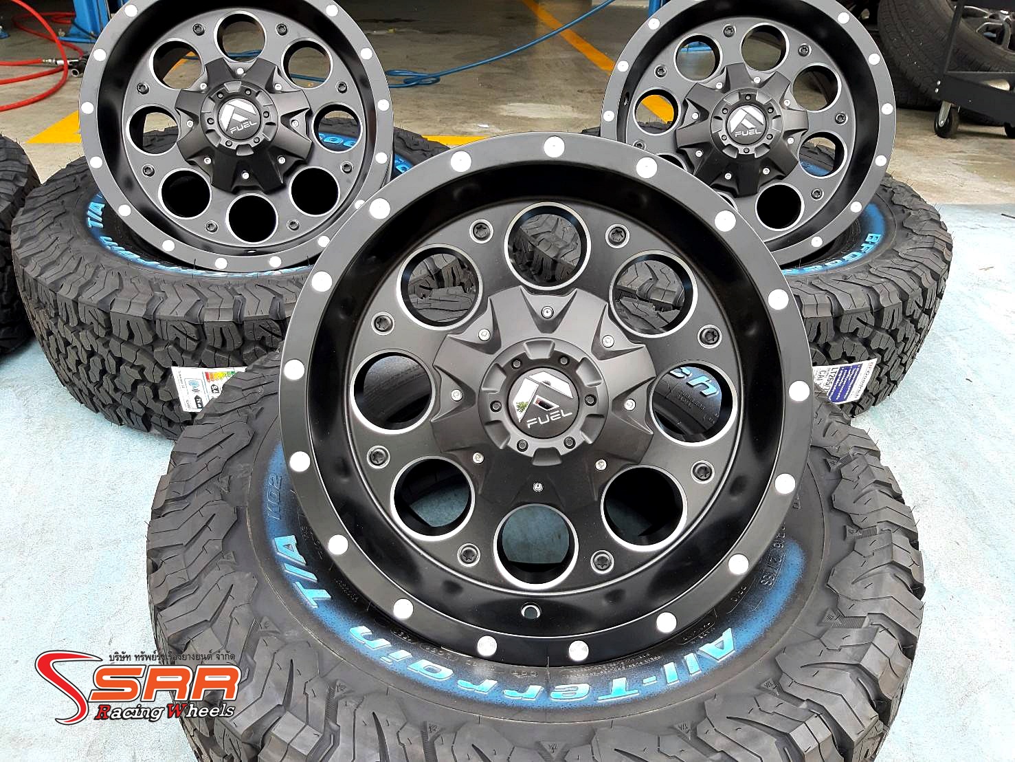 FUEL REVOLVER D525 16x8 ET+1 6x114.3 MATTE BLACK/MILLED