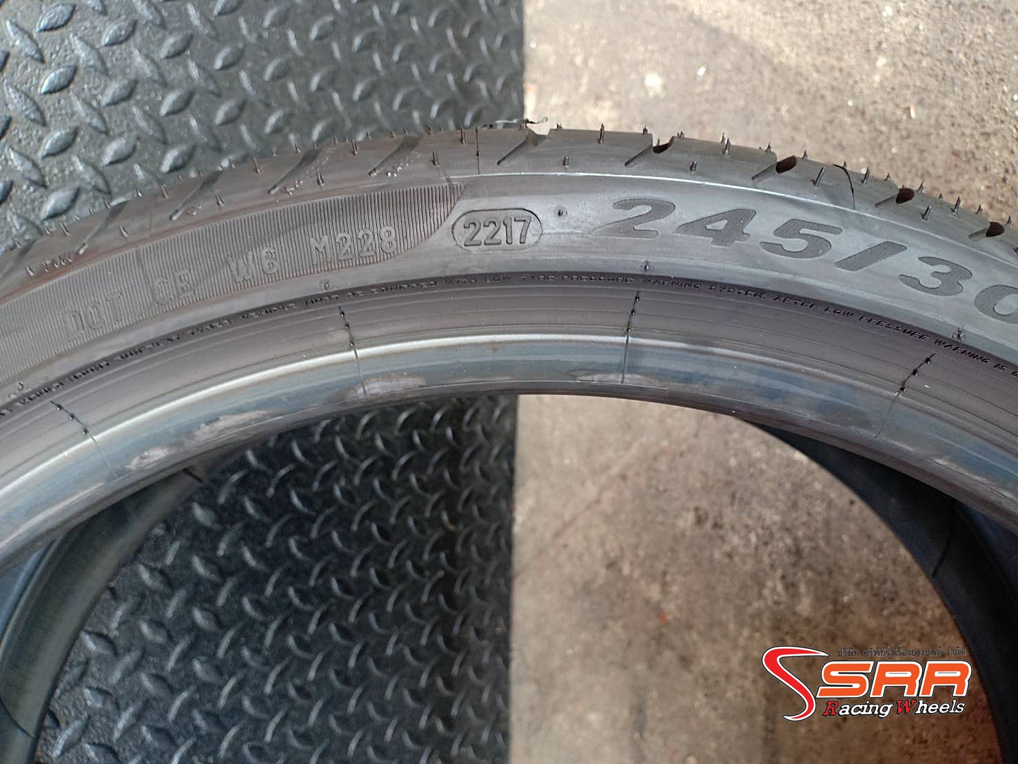 PIRELLI P ZERO R-F RUNFLAT 245/30R19 ยางรันแฟลท ลดราคาพิเศษ