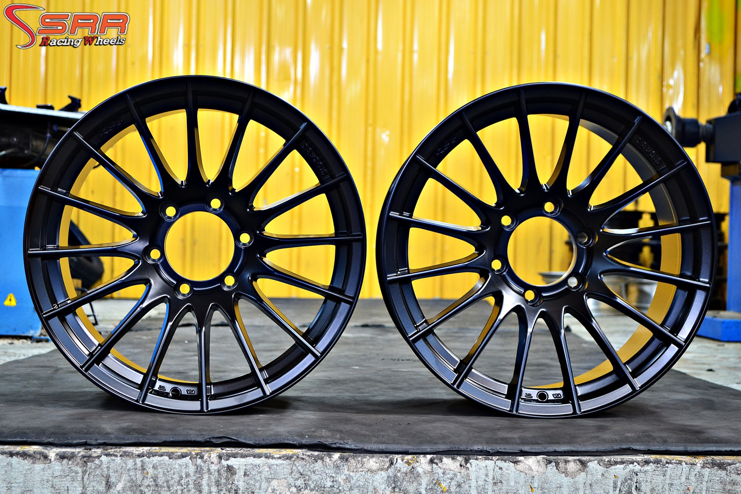 ENKEI RS05RR ขอบ18 นิ้ว 6รู สำหรับใส่กระบะ และ SUV วงละ 5,500 บาท