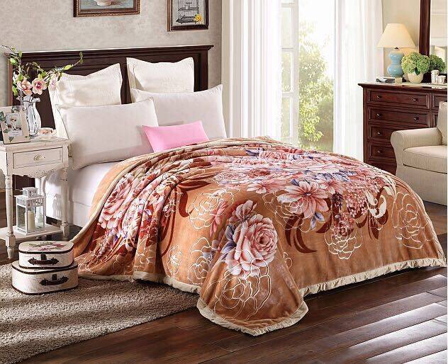 ผ้าห่มกำมะหยี่คละลาย 4 ผืนน้ำหนักผืนละ 5 กิโลกรัม